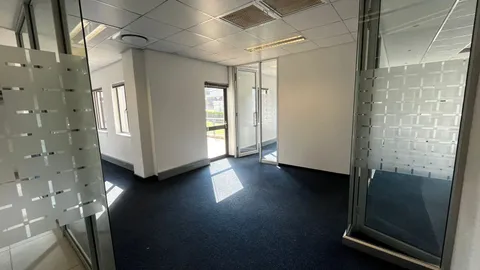 24 Peter Place, Lyme Park, Bryanston has a 547m² Office Space Available To Let (11)